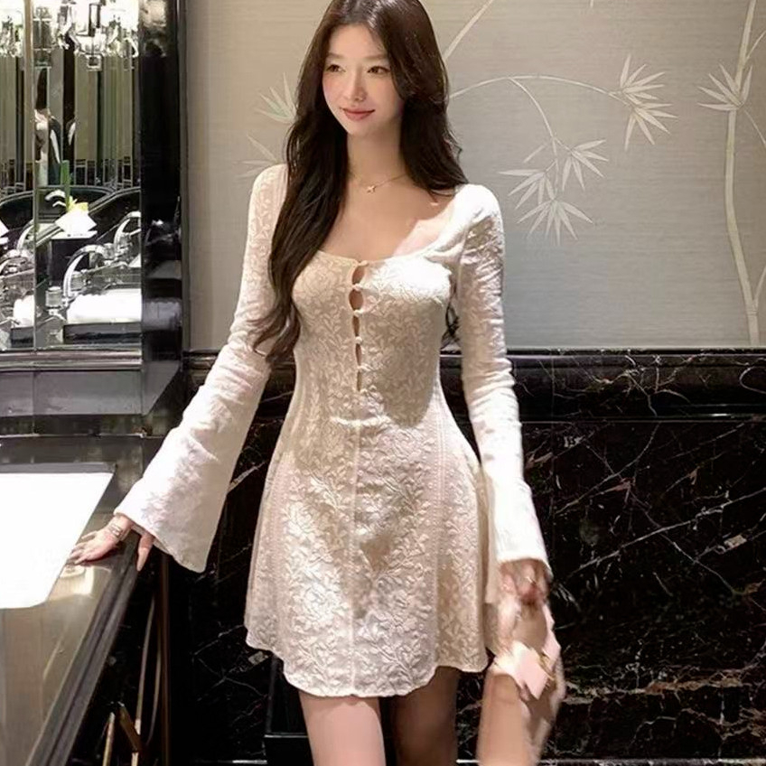 [โปรโมชั่นผลิตภัณฑ์ใหม่] ชุดเดรสเดรสทรงเอเข้ารูปแขนยาวฝรั่งเศส Hollow Design Pure Desire