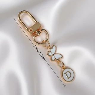 A-Z ชื่อพวงกุญแจตัวอักษรพวงกุญแจผู้ถือโลหะผู้หญิงกระเป๋า Charms อุปกรณ์เสริมหรูหราส่วนบุคคลของขวัญเครื่องประดับ