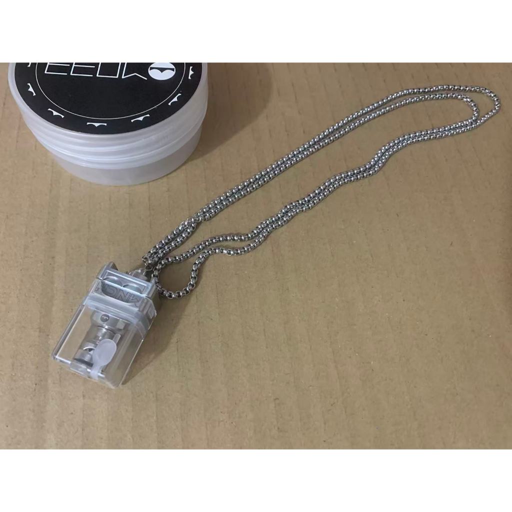 D0t Mob UPT สร้อยคอพร้อมจี้รูปทรงบล็อก