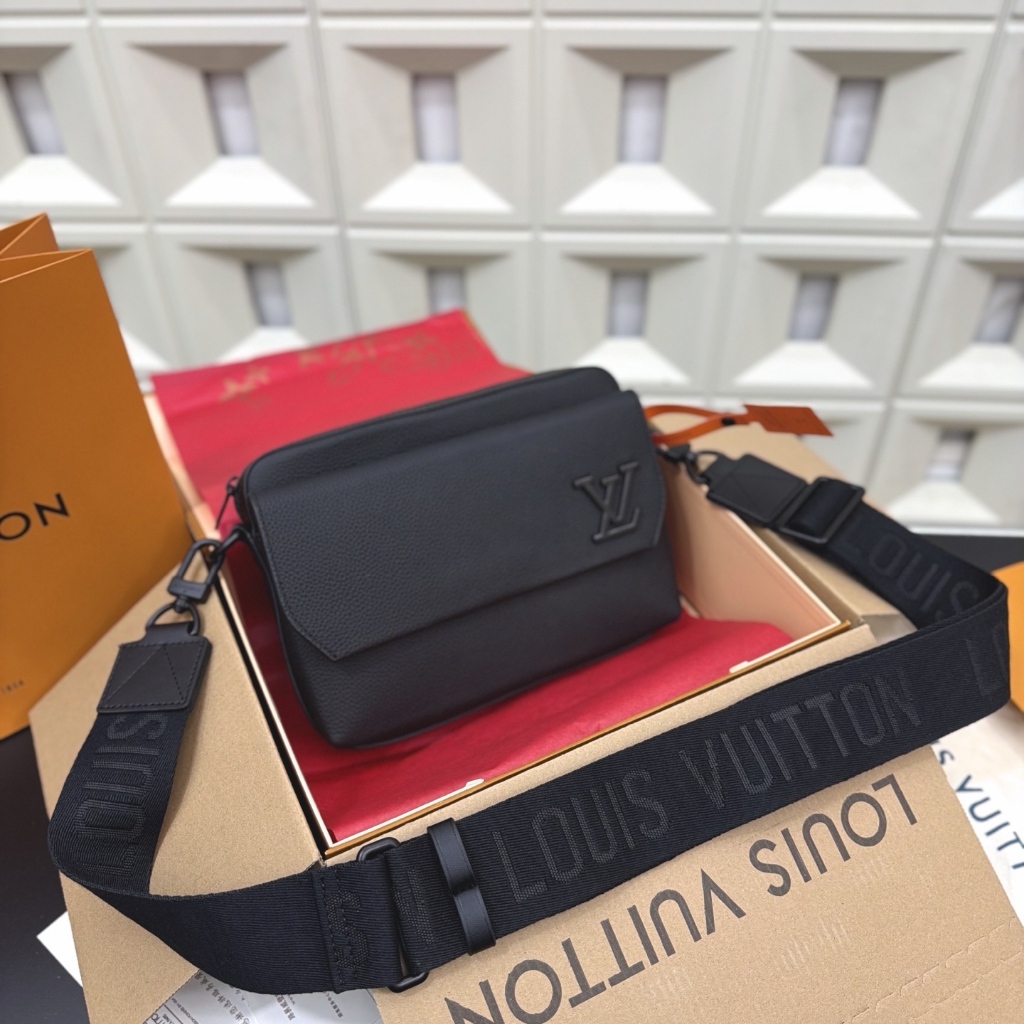 LV Cowhide Version Fastline Messenger Bag Messenger Bag Unisex Physical Shooting Original Factory Or