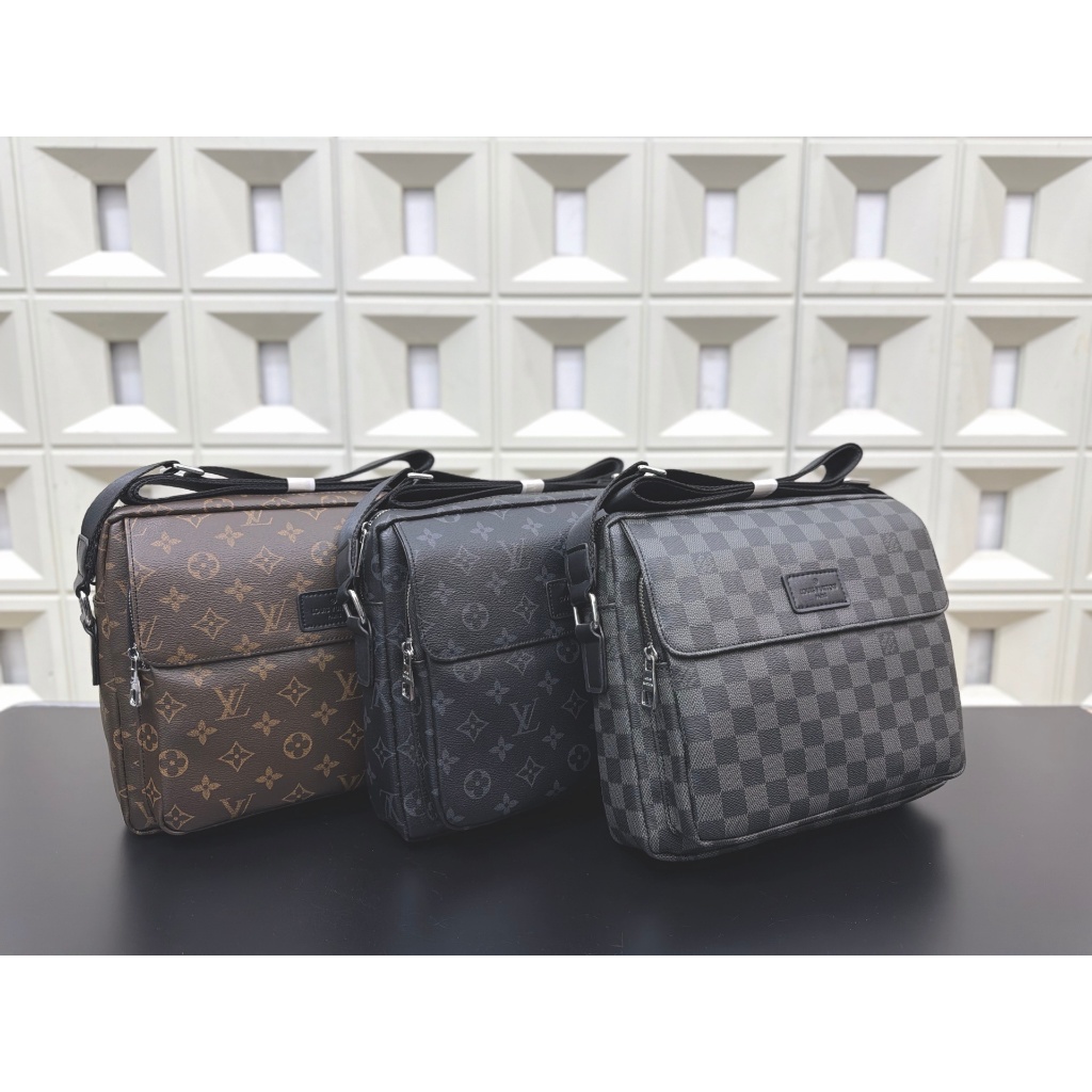 LV Flip Messenger Bag Mens Messenger Bag Physical Shooting Original Factory Original Fabric Delivery