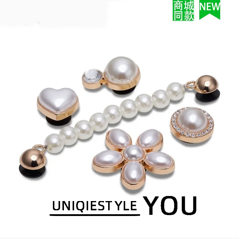 2026 สไตล์ใหม่ Zhibixing อุปกรณ์เสริม Hole รองเท้าดอกไม้ Texture อินเทรนด์ Metal Pearl Series