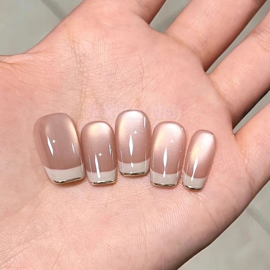 เล็บสไตล์เกาหลี สง่างามและลงตัวสำหรับสาวทำงาน! 💼 เล็บปลอม French สีขาวพรีเมี่ยมถอดได้ง่าย ✨ ดีเทลลูกปัดแก้วแวววาว&ลายตาแมวลึกลับ | เก๋ไก๋ ดูดีมีระดับทุกวันแถมฟรี! กาว+ตะไบ