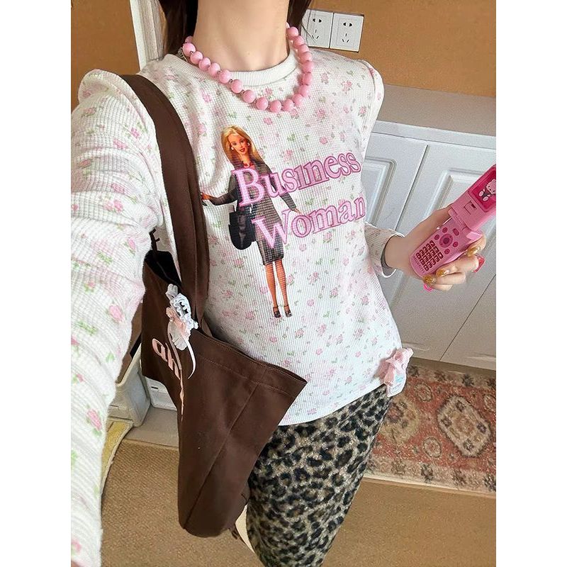 【BANKO】เสื้อยืดแขนยาวคอกลมสำหรับผู้หญิง ออกแบบสไตล์เกาหลี ลายพิมพ์ดอกไม้สวยงาม ในโทนสีขาว เหมาะสำหรับสวมใส่ในฤดูใบไม้ผลิ