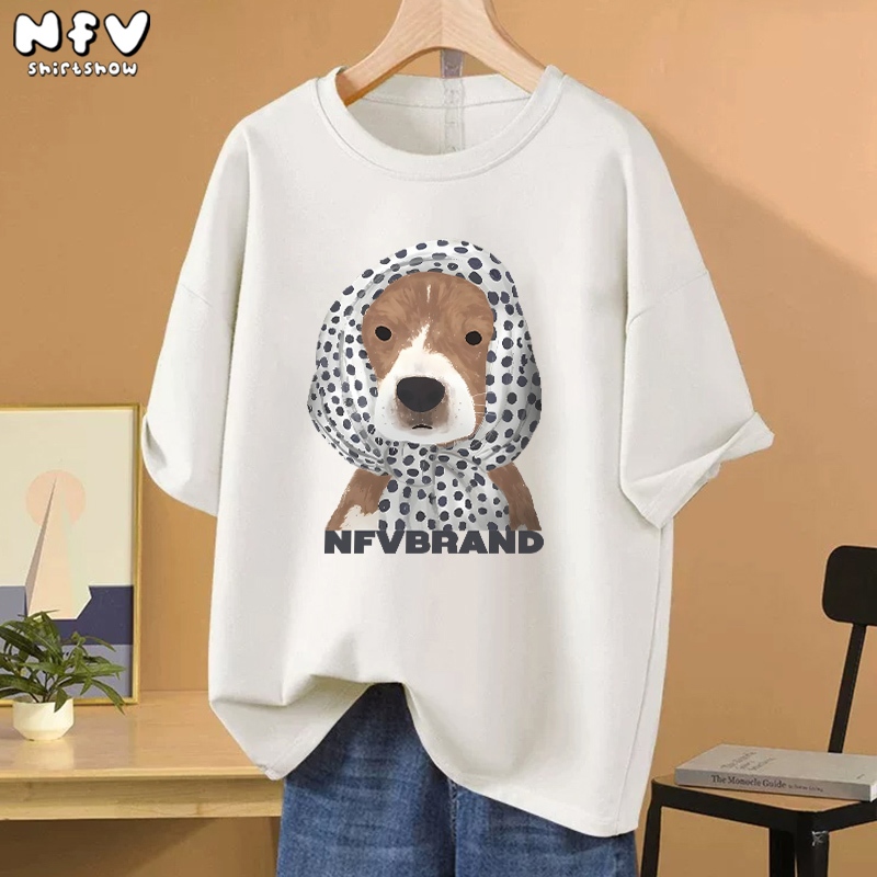 [จัดส่งตลอด 24 ชั่วโมง] NFV เสื้อยืดคอกลมแขนสั้น✨สไตล์เกาหลี oversize ผ้านิ่ม ใส่สบาย ลายน้องหมาผูกผ้าพันคอ YG565