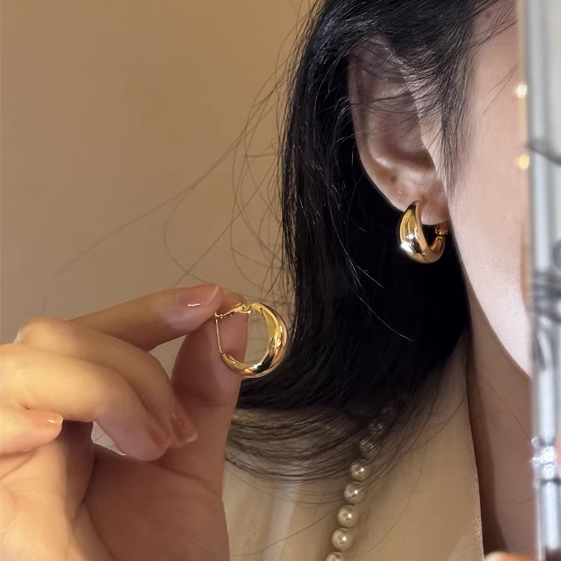 ต่างหูห่วงโลหะชุบทองเงิน สไตล์เรียบง่ายสำหรับ 여성