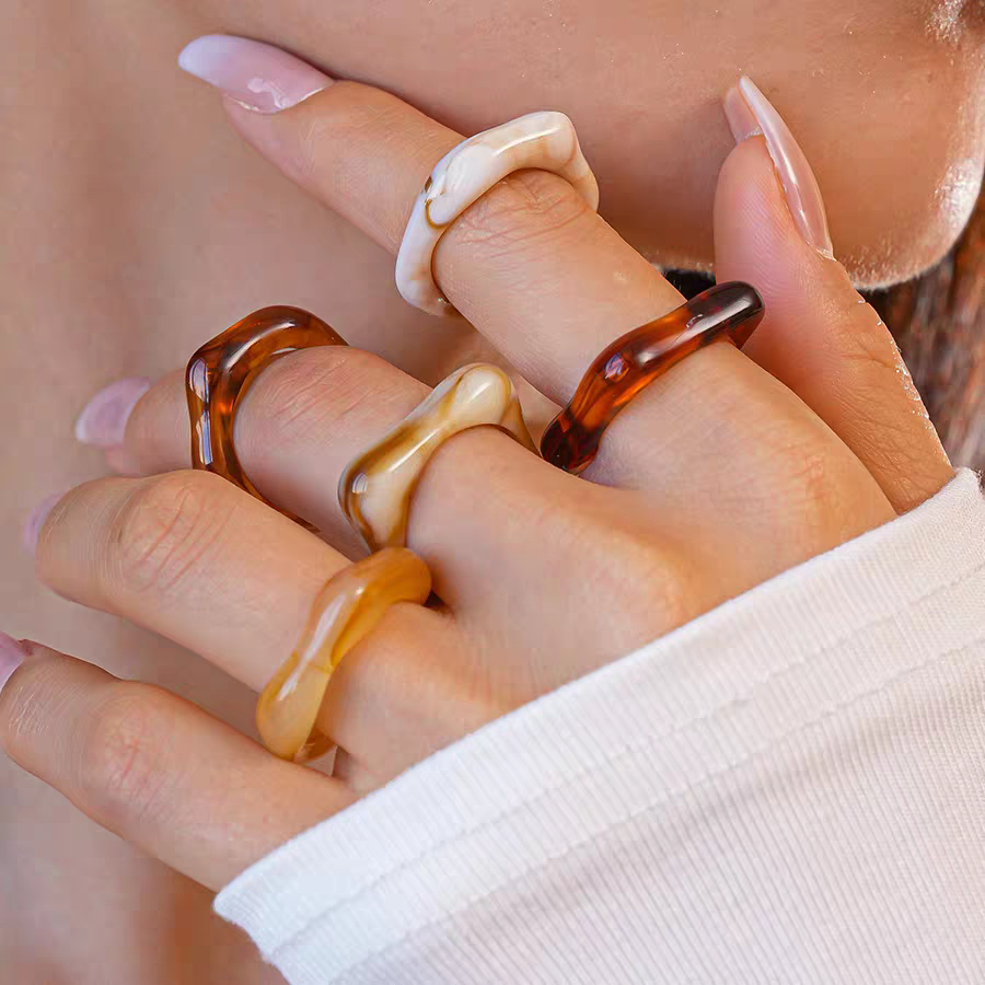 ชุดแหวนอะคริลิคแบบไม่สม่ำเสมอเรขาคณิต สำหรับคนชอบสไตล์โดดเด่น