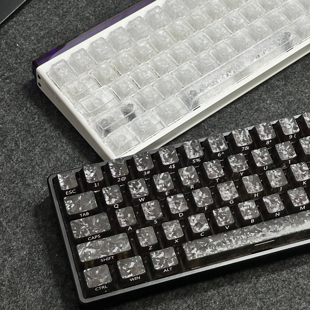 รูปแบบคาร์บอนไฟเบอร์ Keyap สีดําสีขาวโปร่งใส RGB ด้านข้างพิมพ์โปรไฟล์เชอร์รี่ชุดปุ่มกดสําหรับคีย์บอร์ดแบบกลไก