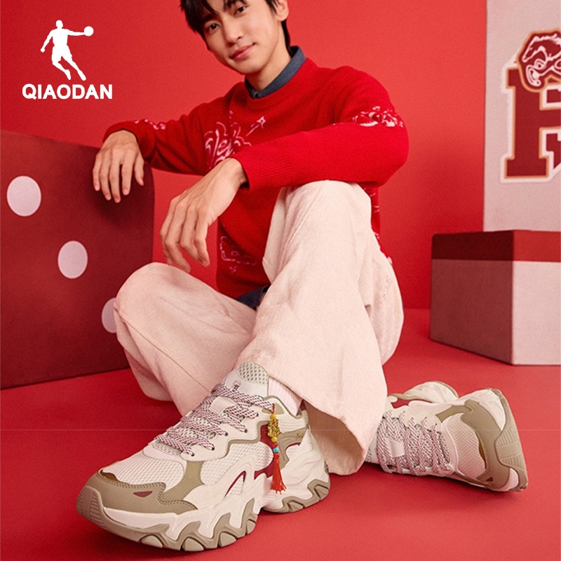 Qiaodan Layered Sole รองเท้าพ่อสําหรับชายรองเท้าแพลตฟอร์มความสูงรองเท้าสบายๆ QXL043261417