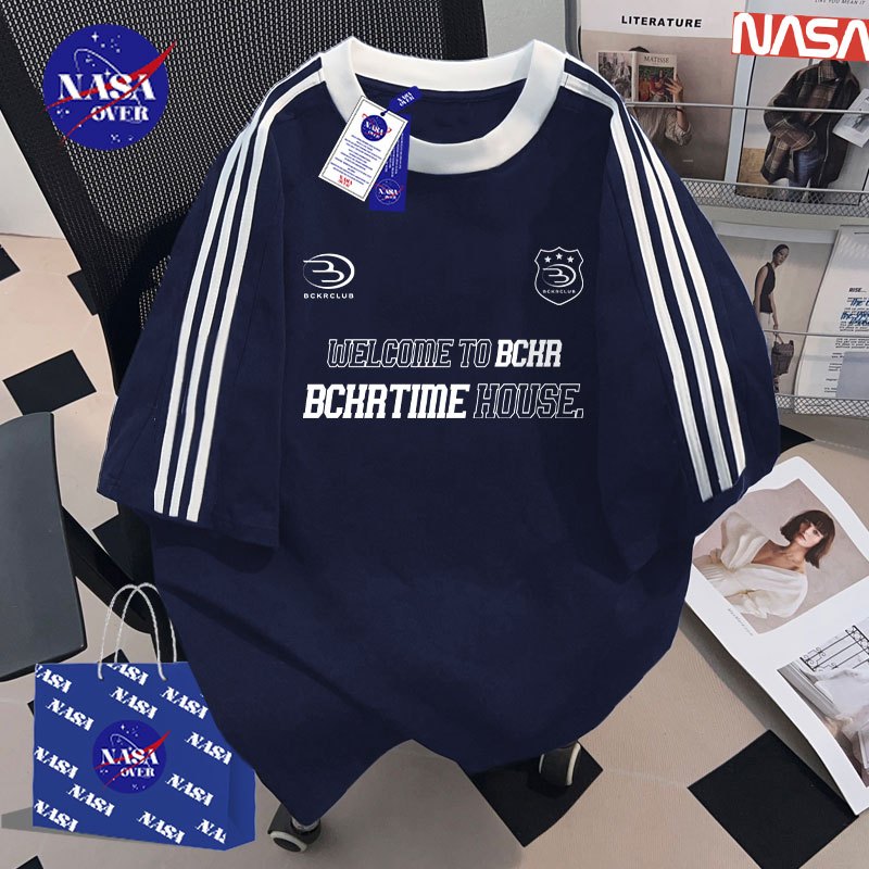 【จัดส่งจากกรุงเทพฯ】🔥NASA ฤดูร้อน สามแถบ oversize แขนสั้น casual🖌️ ลายพิมพ์ตัวอักษร ดีไซน์เก๋ ใส่สบาย สีกรมท่า ยูนิเซ็กส์YG599