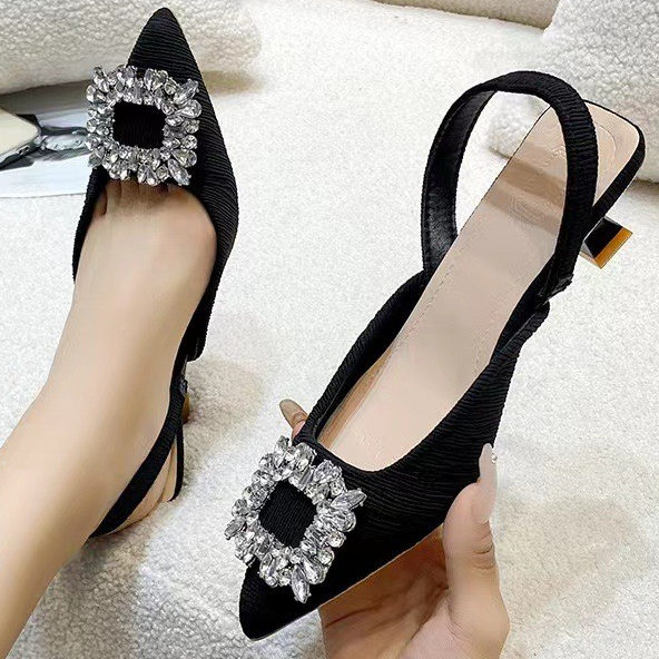 รองเท้าโมคasin ทรงแบนสำหรับผู้หญิง แฟชั่นใหม่ปี 2026