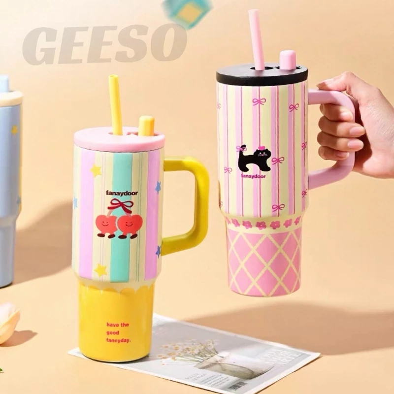 GEESO แก้วเยติ 316แก้วสแตนเลส ใหม่การ์ตูน ใหญ่ความจุ แก้วกาแฟหุ้มฉนวน กระติกน้ําเก็บความร้อนแบบพกพา 316 Stainless Steel Handheld Thermos Tumbler Bottle Insulated Vacuum Hot &Cold Thermos Cup 710ml 手提吨吨杯 thumbnail 3