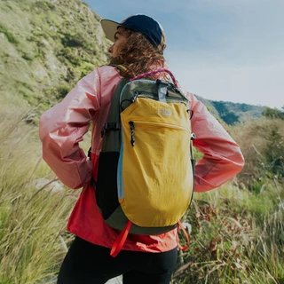 BAGSMART กระเป๋าเดินป่า 20L Backpack กระเป๋าเป้เดินทาง ใส่โน้ตบุ๊ก 14 นิ้ว น้ำหนักเบา ทนน้ำ ระบายอากาศ