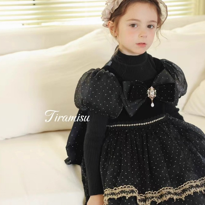 ชุดราตรีเด็กผู้หญิงสีดำลายจุด เดรสแขนสั้นหางยาว โบว์ใหญ่ด้านหลัง สำหรับวันเกิด ออกงาน งานเทศกาล