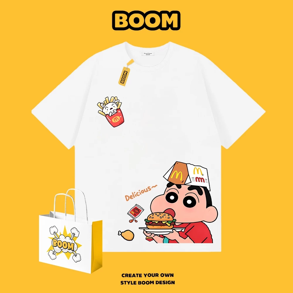 BOOM เสื้อยืดชายหญิงแขนสั้น สีขาว เสื้อยืดแขนสั้น ลายการ์ตูนเครยอนชินจัง ผ้าฝ้าย 100% ระบายอากาศดี เหมาะสำหรับเยาวชน