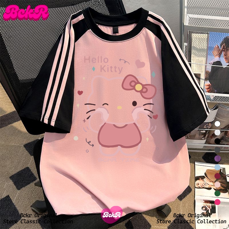 【จัดส่งตลอด 24 ชั่วโมง】🔥BCKR ลายสามแถบ ดีไซน์ตัดสี ลายแมวน้อย เสื้อผญ เสื้🐱oversize คอกลม เสื้อYG732