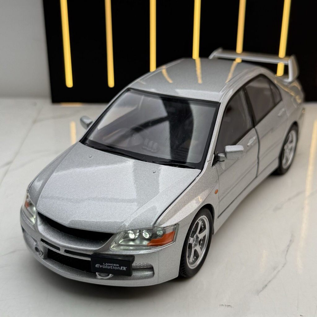 ยี่ห้อใหม่ 1: 24 Mitsubishi EVO9 Street Car Version Silver Alloy Car Model, Alloy Material, Perfect 
