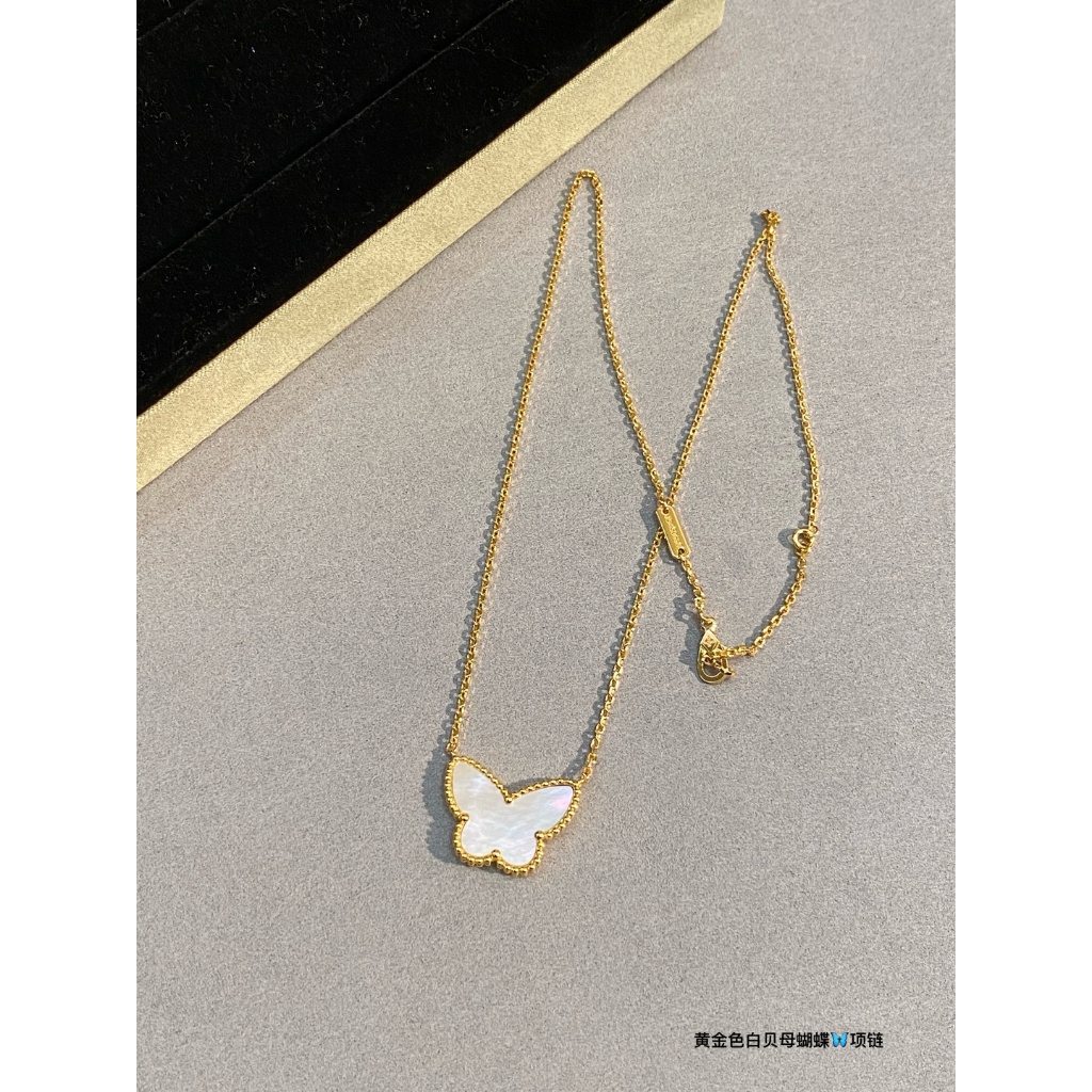 สร้อยคอมีจี้ผีเสื้อสำหรับผู้หญิง งานฝีมือAu750 สีทองขาว ออกแบบสวยงามหรูหรา