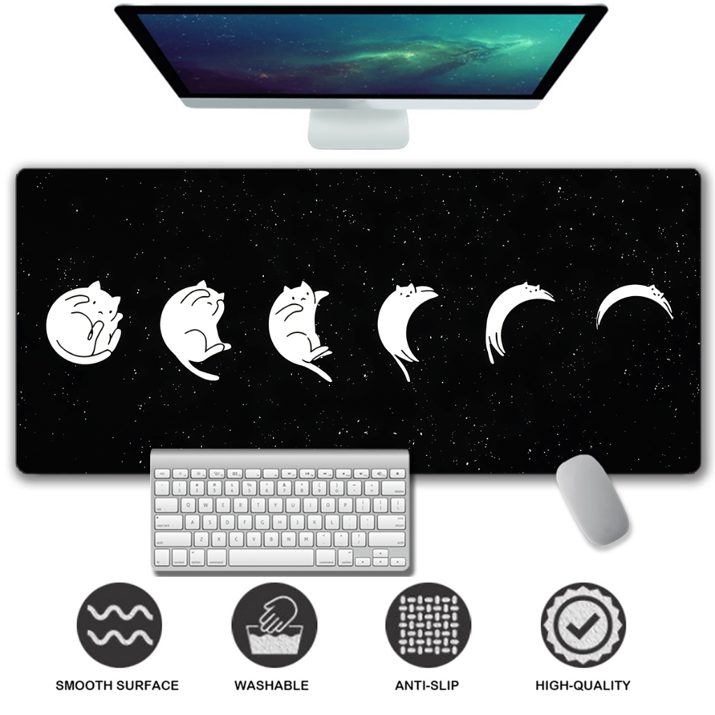 Celestial Cat Phases Gaming Desk Mat แผ่นรองเมาส์สีดํา Starry Night Design Extended Mousepad แผ่นรองเมาส์สําหรับเล่นเกมขนาดใหญ่เย็บขอบ Deskpad Deskmat