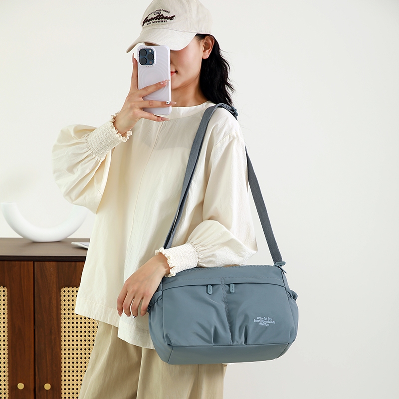 【Colorful Fox】สีสัน สุนัขจิ้งจอกกระเป๋าสะพายแฟชั่นสําหรับการสื่อสารกระเป๋าข้ามร่างกายผ้าทนน้ําที่มีห