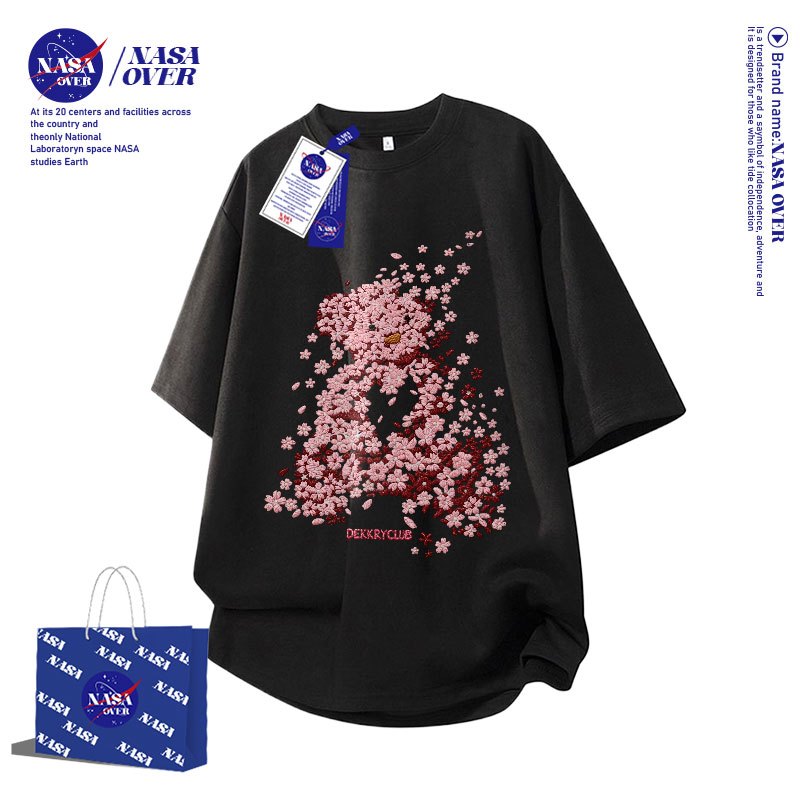【จัดส่งจากกรุงเทพฯ】 NASA เสื้อผ้าฤดูร้อน oversize สีดำ เสื้อแขนสั้น สดใส สไตล์ลำลอง ลายดอกซากุระสีชมพู ใส่สบาย ระบายอากาศ ยูนิเซ็กส์ YG4499 ราคา ถูกที่สุด ดีลบีเคเค แกลเลอรีภาพที่ 9