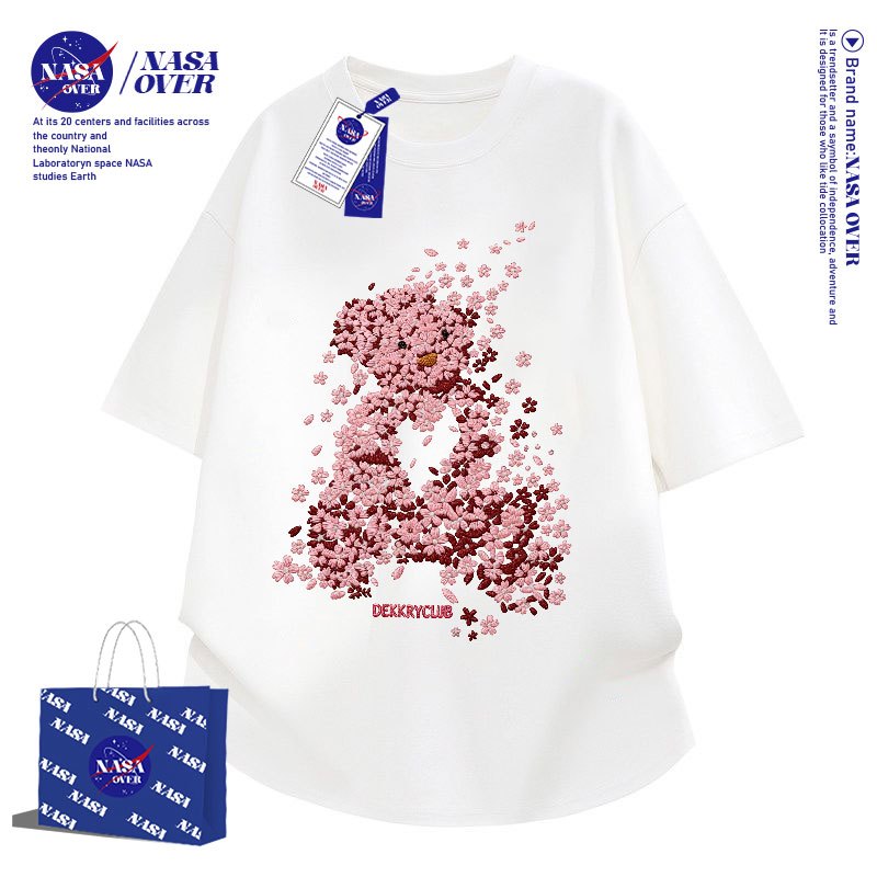 【จัดส่งจากกรุงเทพฯ】 NASA เสื้อผ้าฤดูร้อน oversize สีดำ เสื้อแขนสั้น สดใส สไตล์ลำลอง ลายดอกซากุระสีชมพู ใส่สบาย ระบายอากาศ ยูนิเซ็กส์ YG4499 ราคา ถูกที่สุด ดีลบีเคเค แกลเลอรีภาพที่ 2