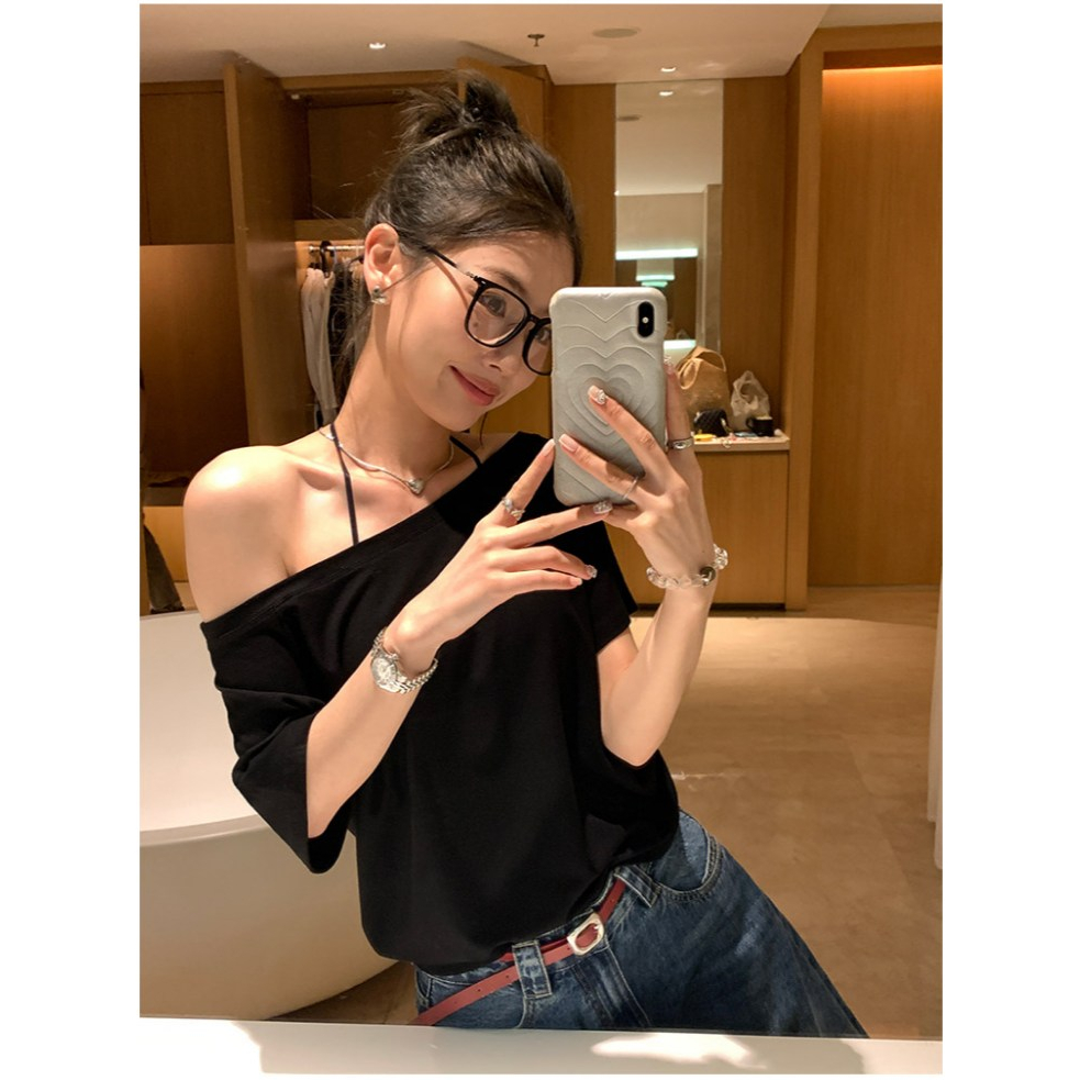เสื้อยืดแขนสั้นแบบแฟชั่น ทรงคล่องตัว ออกแบบไหล่เปิด – โปรปัง