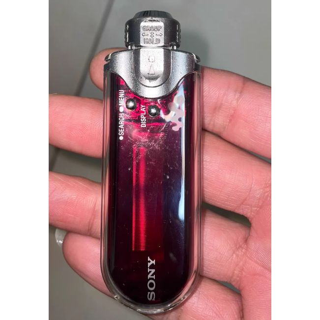 SONY ขวดน้ําหอม NW-E407 1GB mp3 สีแดง SONY Walkman Walkman สีดี ความจุหน่วยความจํา 1GB