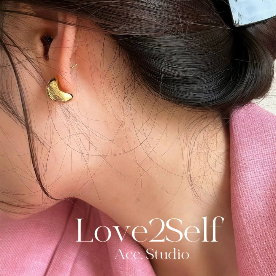 Love2Self E156 ต่างหูสตั๊ด Crescent สแตนเลสเรียบง่ายสําหรับผู้หญิง Non Tarnish Hypoallergenic