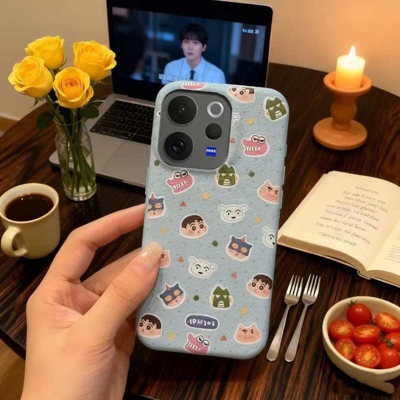 สําหรับ Vivo V70 เคส กรณี Vivo V40 Pro เคสโทรศัพท์เครยอนชินจังเนื้อลิ้นจี่ Graffiti ฤดูใบไม้ร่วงและฤดูหนาวพรีเมี่ยม – โปรปัง