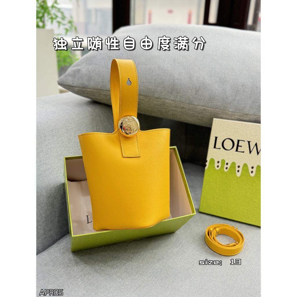 LOEWAYกระเป๋าถังหิ้วไหล่ สไตล์ใหม่คลาสสิก ดำและทอง มีขนาด 13x19.5 ซม. และหกสีให้เลือก