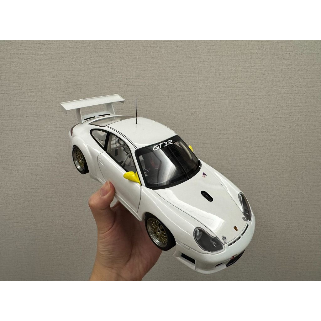 รถมีตําหนิ 1/18 porsche porsche 996 G|||T3R Porsche Racing สีขาว