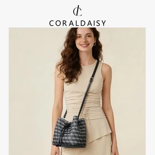 CORALDAISY สินค้าใหม่ปี 2026 กระเป๋าสะพายข้างทรงถัง กระเป๋าสะพายไหล่สายยาว ดีไซน์หรูหราด้วยเชือกรูด