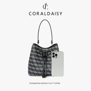 CORALDAISY สินค้าใหม่ปี 2026 กระเป๋าสะพายข้างทรงถัง กระเป๋าสะพายไหล่สายยาว ดีไซน์หรูหราด้วยเชือกรูด