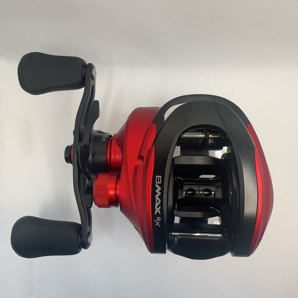 Abu Garcia Drag Clicker รุ่น Baitcasting Reel ออกแบบมาเพื่อความกระชับและพกพาสะดวก อัตราทดเกียร์ 6.6:1 กำลังลากสูงสุด 8KG ทำงานได้อย่างเนียนและเรียบ