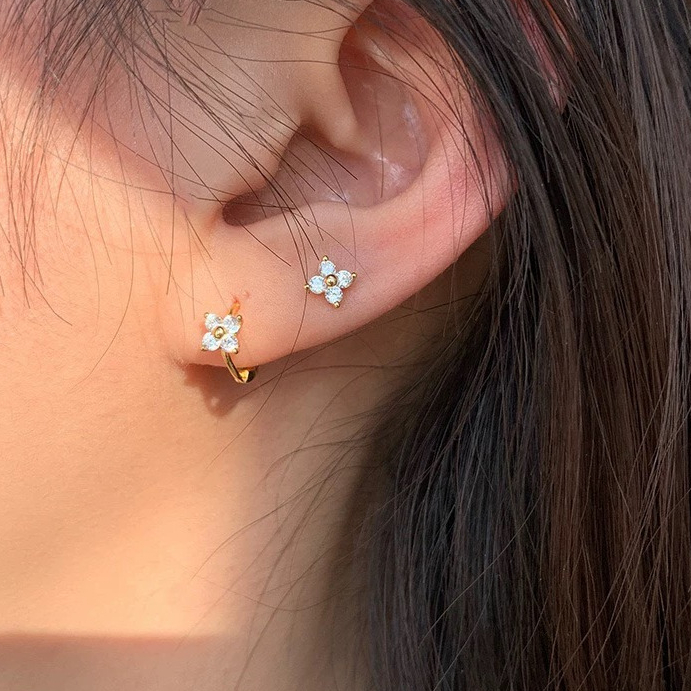 ขนาดเล็กประณีต S925 เงินสเตอร์ลิง Four-Leaf Clover Zircon หูหัวเข็มขัดหรูหรา High-End ต่างหู Classy ต่างหูผู้หญิง