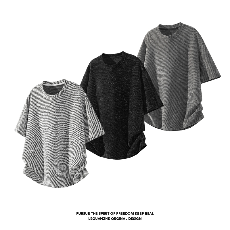 เสื้อเชิ้ตแขนสั้นผู้ชาย ลายทางและภาพฟ้าเต็มดวง มีรอบคอดูทันสมัย เหมาะสำหรับฤดูร้อน