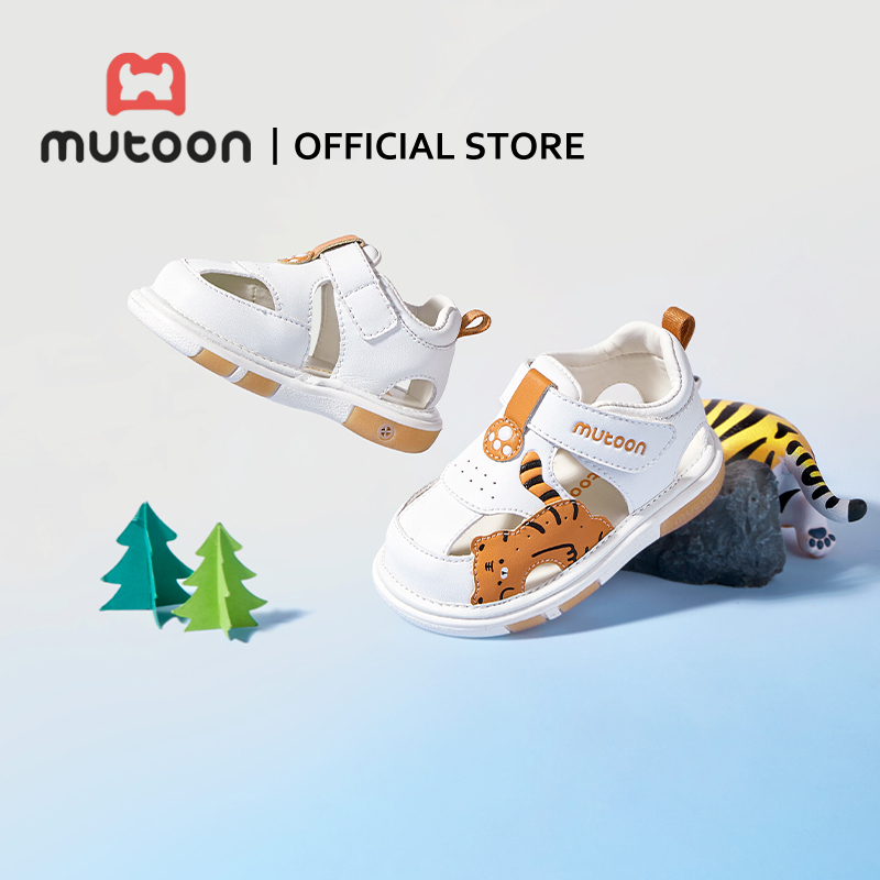 【Mutoon】รุ่นใหม่ ฤดูร้อน รองเท้าเด็ก  ปิดหัว Breathable กันลื่น กันกระแทก สำหรับเด็กเล็ก สบายๆ