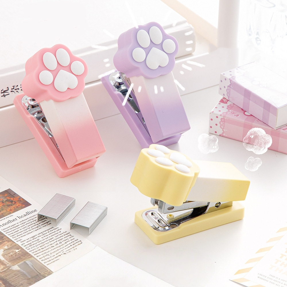 การ์ตูน Kitty Cat Paw Mini Stapler ชุดสีไล่ระดับสี 400 ชิ้น 24/6 ลวดเย็บกระดาษประหยัดแรงงานสําหรับโรงเรียนอุปกรณ์สํานักงาน