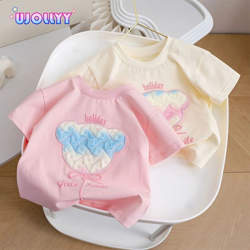 UJOLLYY เสื้อยืดเด็กผู้หญิง เสื้อเด็ก รูปแบบการ์ตูนน่ารัก การออกแบบหมีน้อยสามมิติ คอกลม ฝ้าย สบาย ระบายอากาศ เวอร์ชันเกาหลี อ่อนโยน น่ารัก สีชมพู / สีเบจ 130-160