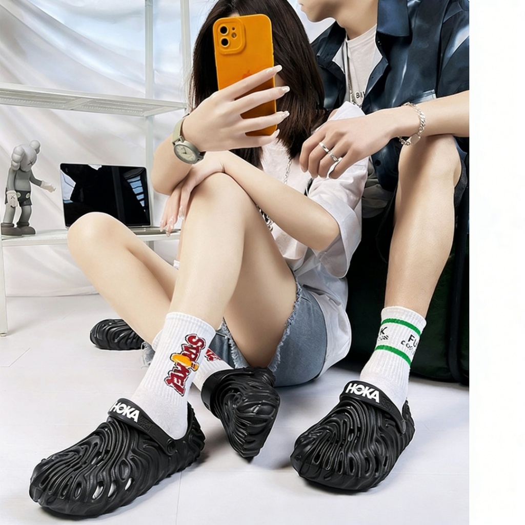 รองเท้าแตะ HOKA Style Clog สําหรับผู้ชายผู้หญิง | รองเท้าแตะ อีวา น้ําหนักเบา | รองเท้าสระน้ําชายหาด | รองเท้าลําลองกันลื่นระบายอากาศ | รองเท้าลุยน้ํากลางแจ้ง ราคา ถูกที่สุด ดีลบีเคเค แกลเลอรีภาพที่ 3