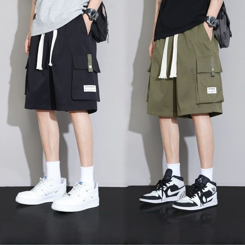 กางเกงขาสั้นผู้ชาย ทรงหลวมเอวยางยืด แบบผูกเชือก สตรีทแวร์ สีกากี ชุดลำลอง