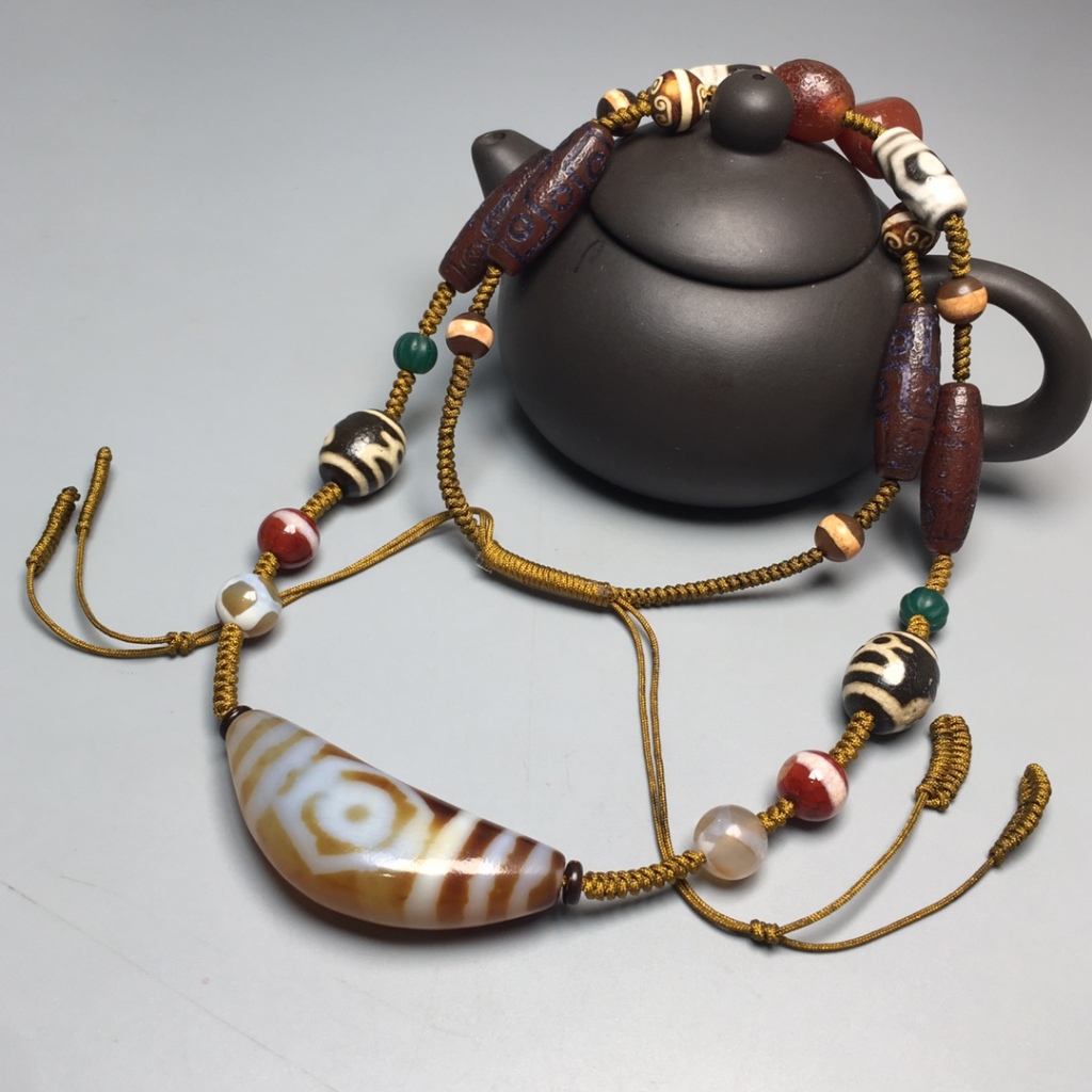สร้อยข้อมือ Dzi beads ธรรมชาติ ถักด้วยมือ มีหลายขนาด เพื่อเสริมดวงและความสวยงาม