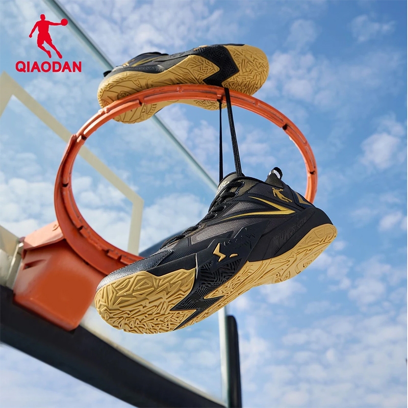 รองเท้าบาสเก็ตบอล Qiaodan WIND Blade Mid-Top สำหรับผู้ชาย ดีไซน์ระบายอากาศได้และมีการรองรับแรงกระแทก