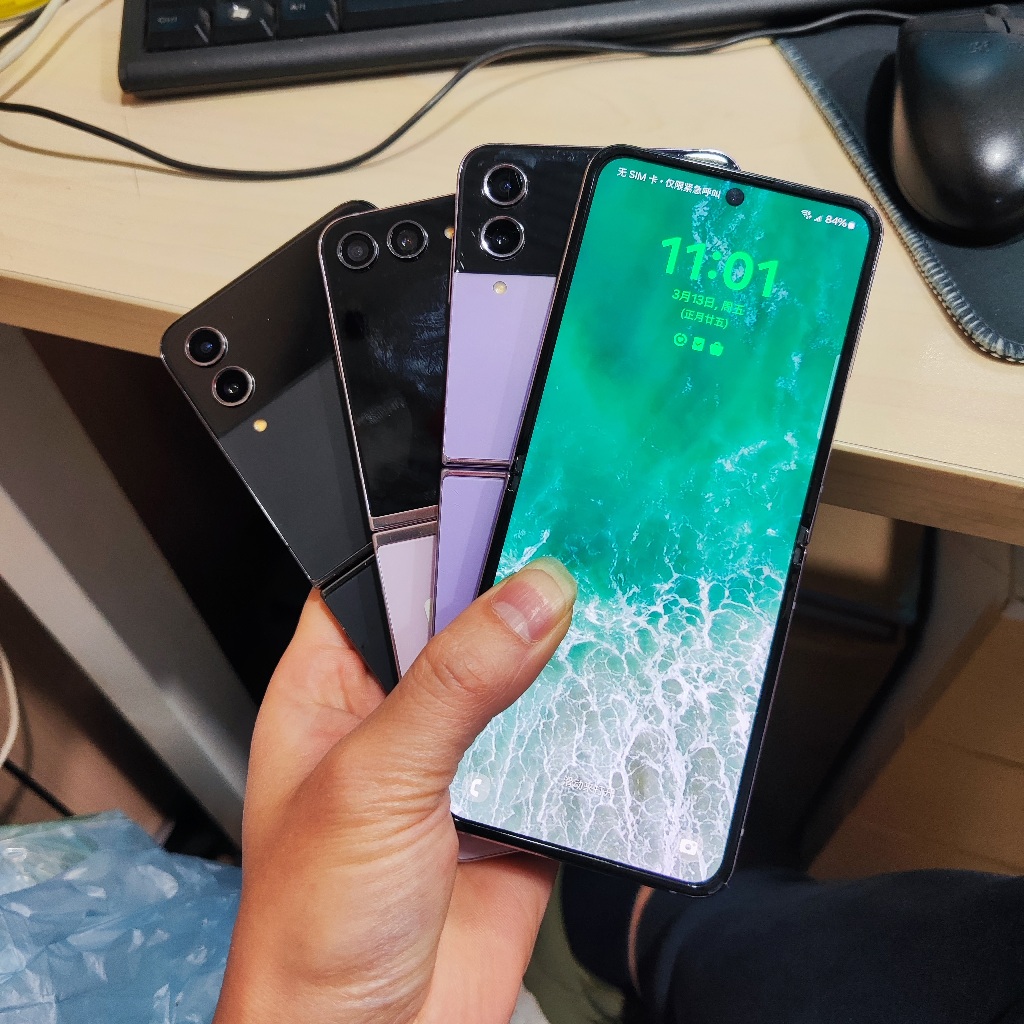 Samsung Galaxy Z Flip 4 5G 8GB RAM 256GB ROM Snapdragon 8+ Gen 1 [มือสอง]