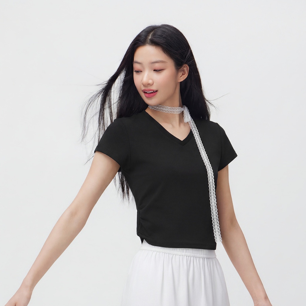 Semir 2026 สไตล์ฤดูร้อน แขนสั้นSlim Fit ตัดเย็บพิเศษดีไซน์ U-neck กับรายละเอียดรูเชดบนเสื้อยืด — صورة 4