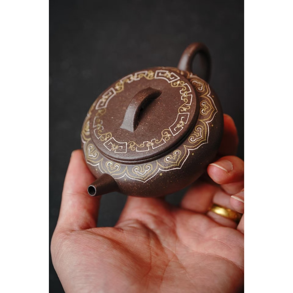 Boutique กาน้ําชาดินเหนียวสีม่วง Ping Chen · Gold Silver Wrong 130cc · Raw Ore Azure Clay