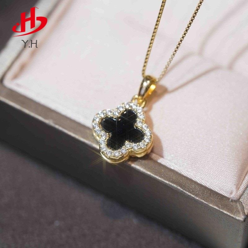 ⭐Y.H⭐ โคลเวอร์สี่ใบ จี้สองด้าน สีดำ และขาว สีทอง 18K สร้อยคอ