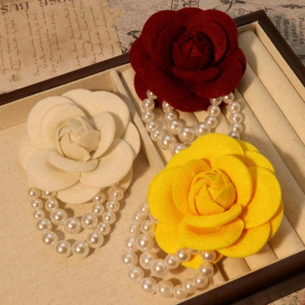 เข็มกลัดและสร้อยข้อมือน่ารักสไตล์วินเทจสีขาวลายดอกไม้พร้อมเม็ดมุก เพื่อคุณสาวๆที่ชอบความแฟชันnable