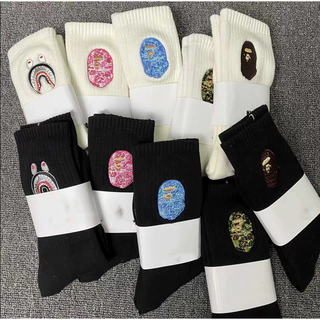 ถุงเท้าปักผู้ชาย BAPE สไตล์แฟชั่นและกีฬา ยาวถึงกลางลูกวัว เหมาะสำหรับเทรนด์เซ็ตเตอร์